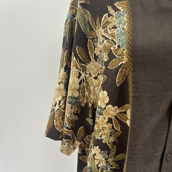 Tommy Bahama brown floral Hawaiian shirt size XL. Silk with coconut buttons - Picture 5 of 12